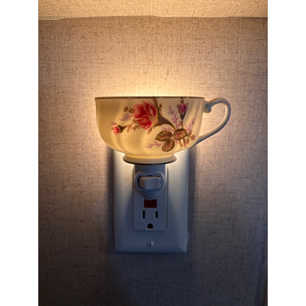 Handcrafted Vintage Porcelain Teacup Night Light Pink Rose Floral Gold‎ Trim